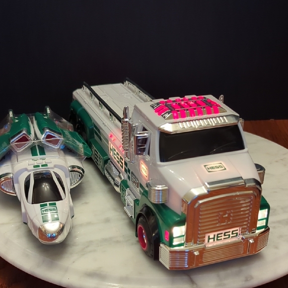 Hess 50th Anniversary Truck and Space Cruiser with Scout, 2014 - Picture 12 of 17